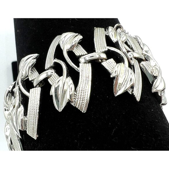 Vintage Bracelet Signed CORO‎ Silvertone Security Clasp and Chain Extender - Picture 8 of 11